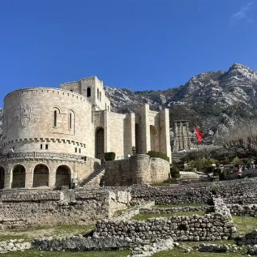 克鲁亚包车精华游:城堡、斯坎德培博物馆、老集市、圣山 克鲁亚包车精华游:城堡、斯坎德培博物馆、老集市、圣山