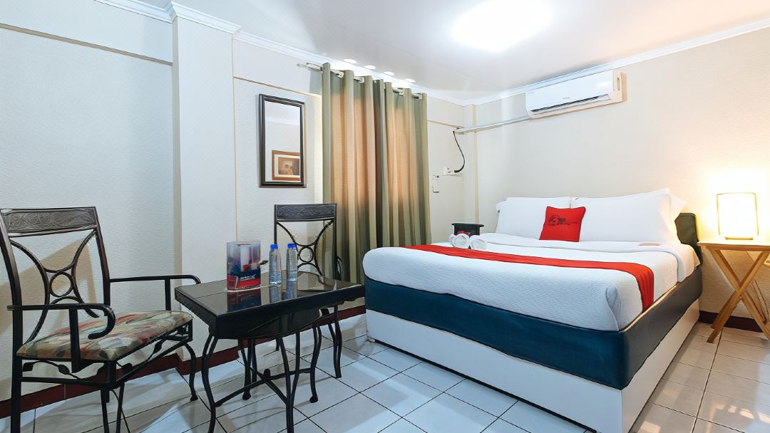 RedDoorz Plus Lagoon Resort Zambales