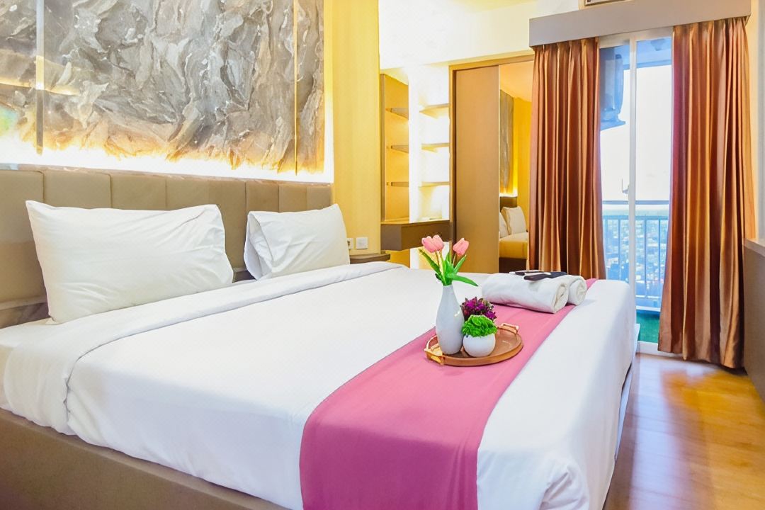 Clean and Neat Deluxe Studio at Suncity Residence Apartment By Travelio