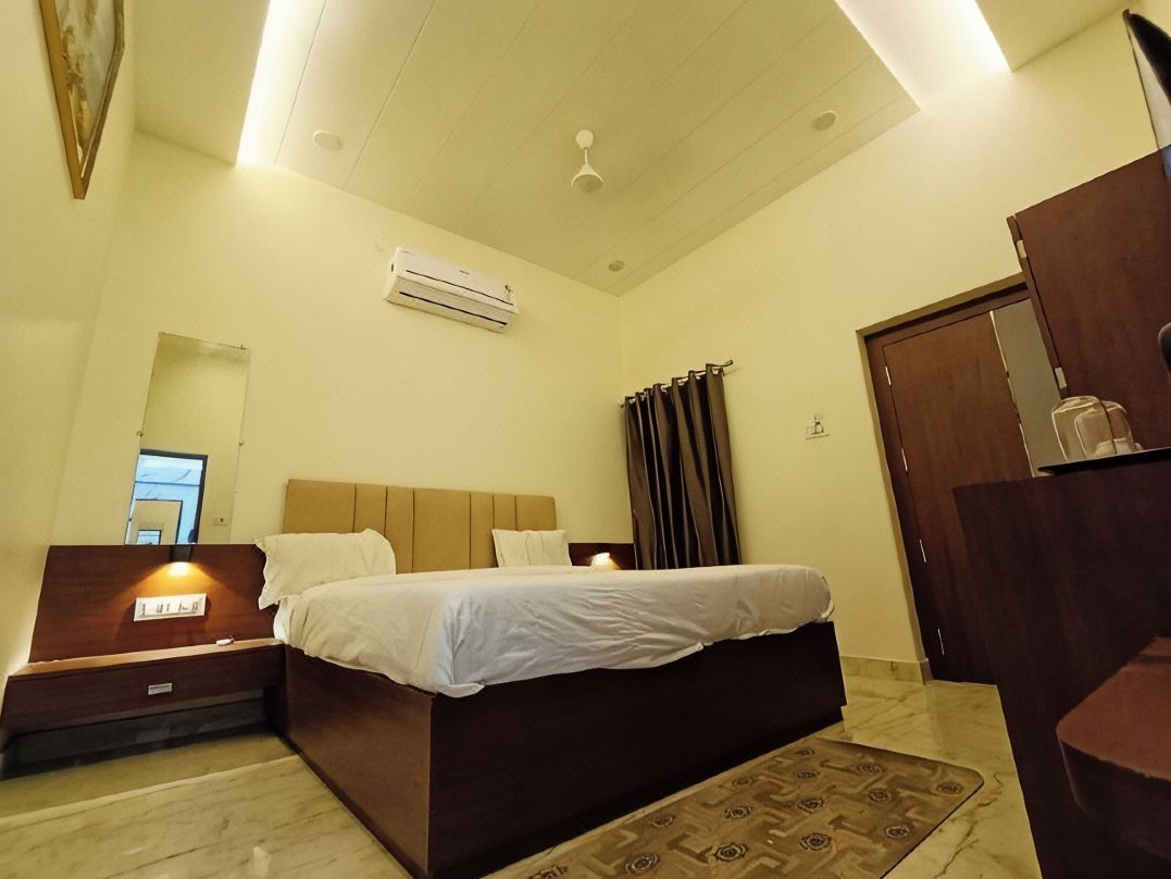 Shree Gangesh Inn