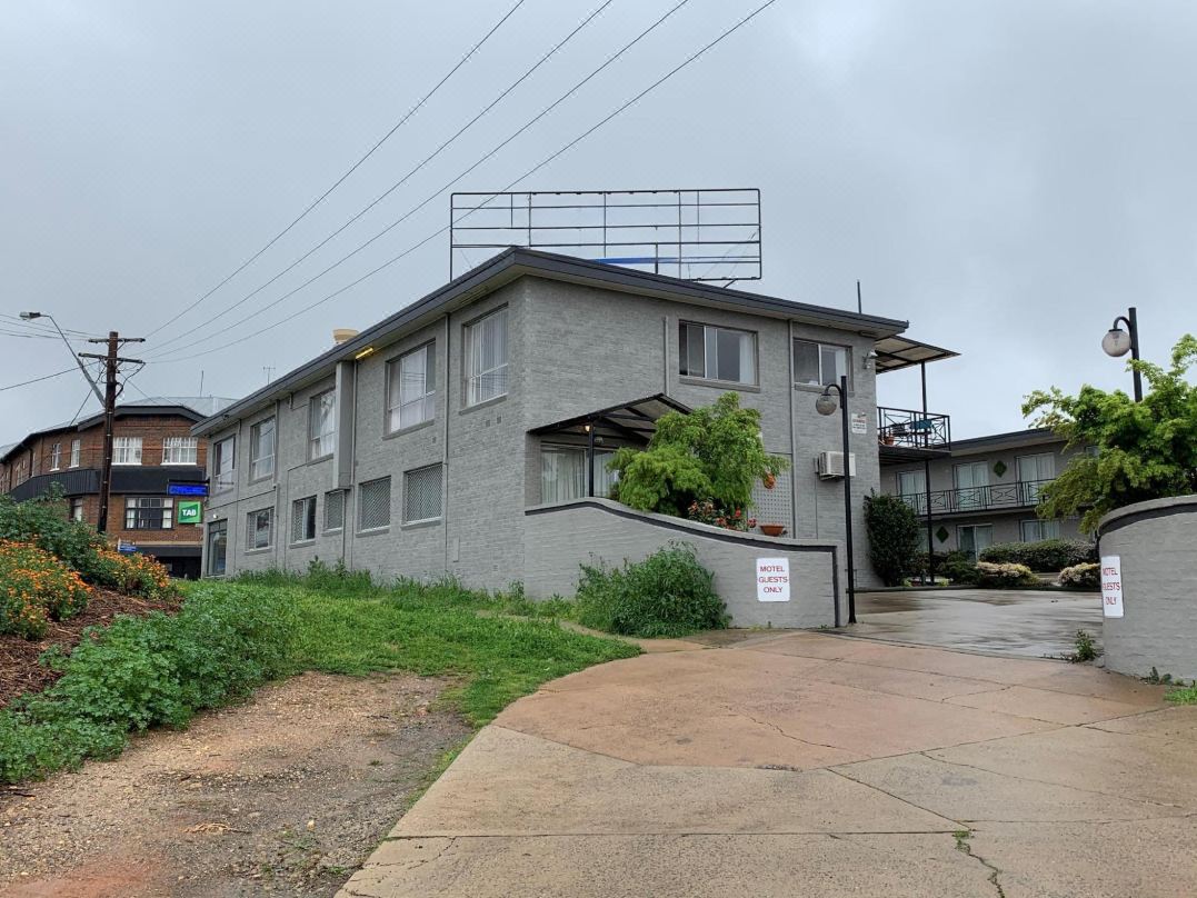 Crest Motor inn