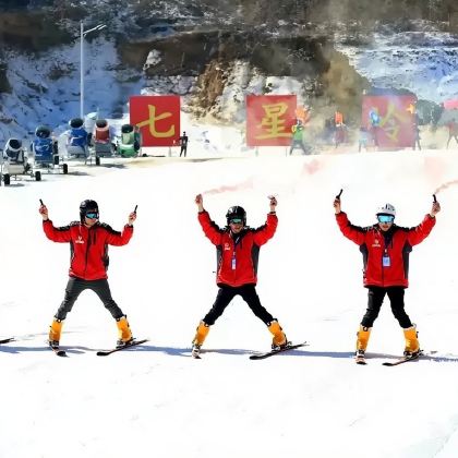 中国江西宜春铜鼓七星岭野外滑雪场一日游 中国江西宜春铜鼓七星岭野外滑雪场一日游