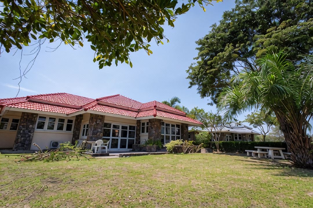 F4 Beach House Kitchen BBQ 3 Bedrooms Large Yard