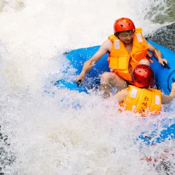 五指山红峡谷漂流一日游【三亚出发、含景区门票、纯玩精选团】 五指山红峡谷漂流一日游【三亚出发、含景区门票、纯玩精选团】