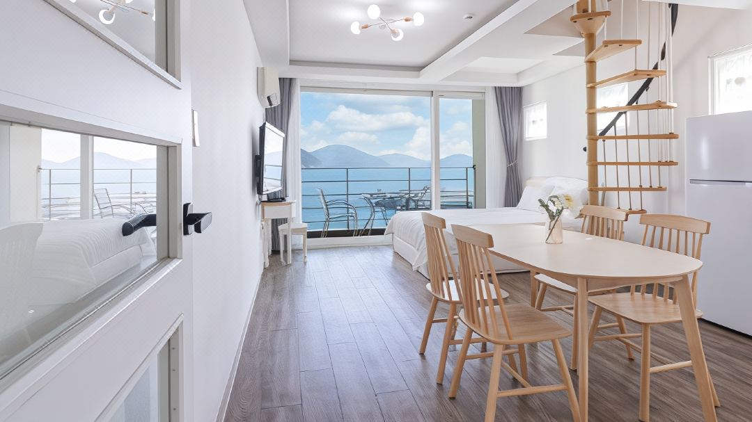 Geojedo Blue Mare Pension