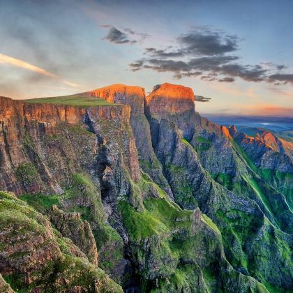 德班出发萨尼山口一日游,探访高原地标萨尼山小屋 德班出发萨尼山口一日游,探访高原地标萨尼山小屋