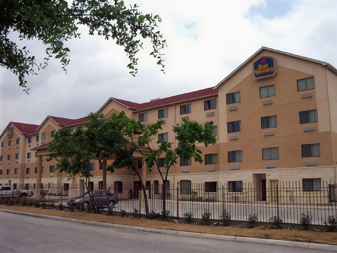 AT&T 中心溫莎伯恩貝斯特韋斯特套房飯店