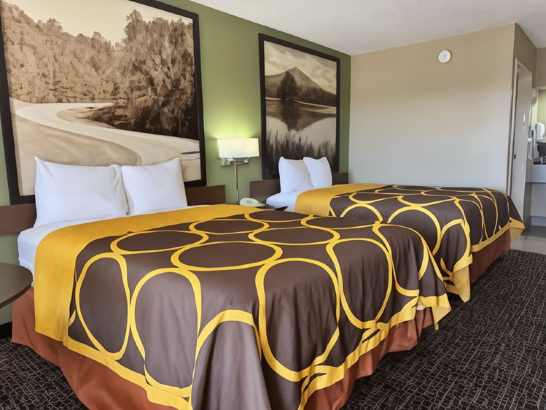 Super 8 by Wyndham Madison/Ridgeland Area