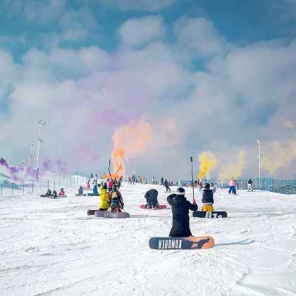 崇礼云顶滑雪场一日游 含双人滑雪装备+1V1教练·纯玩无购物 崇礼云顶滑雪场一日游 含双人滑雪装备+1V1教练·纯玩无购物