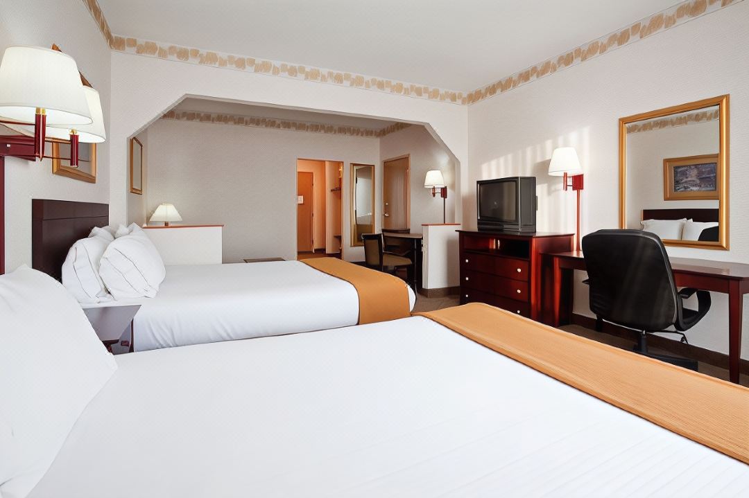 Holiday Inn Express & Suites Hiawassee