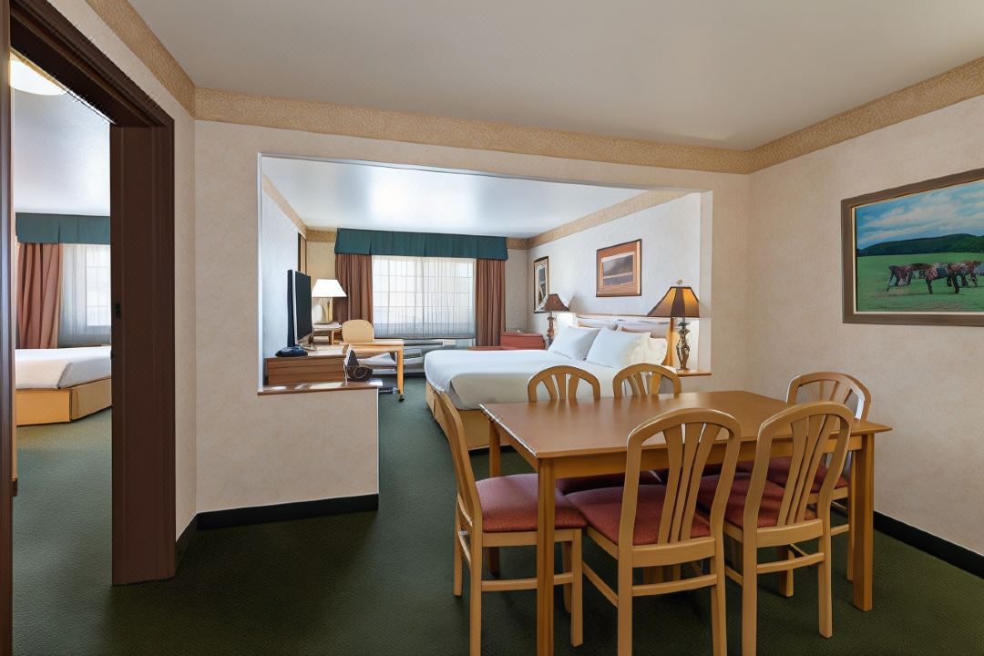 Holiday Inn Express & Suites Raton