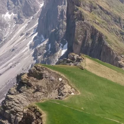 包车畅游马特宏峰、费尼斯城堡、奥斯塔古城、库马约尔 包车畅游马特宏峰、费尼斯城堡、奥斯塔古城、库马约尔