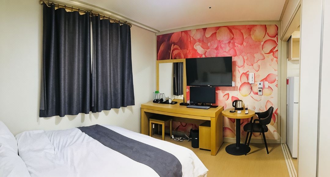 Hotel Joy Near Camp Humphres