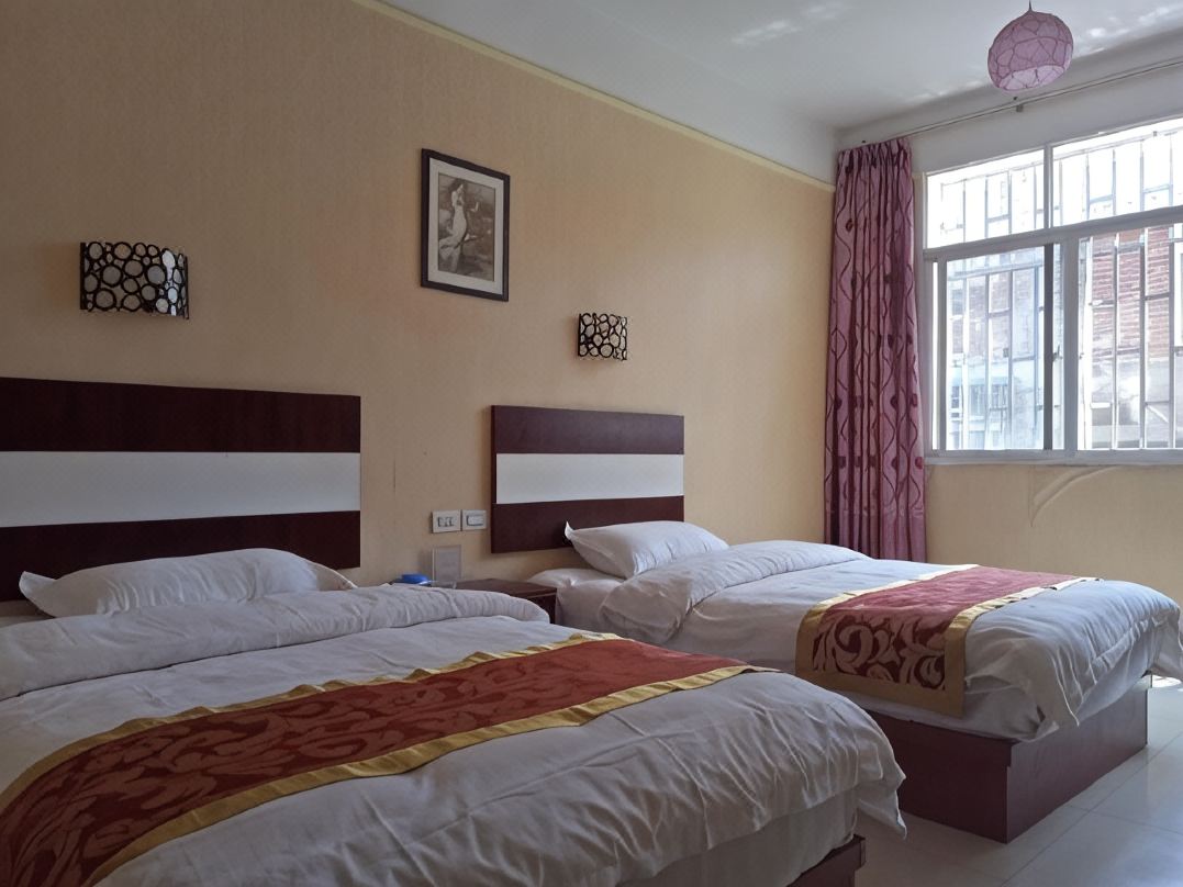 Zhaotong Qunhang Hotel