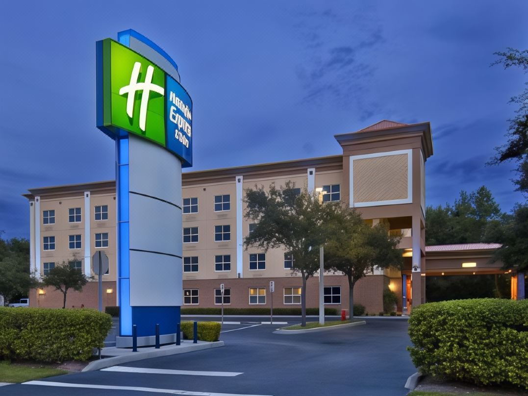 Holiday Inn Express & Suites Plant City