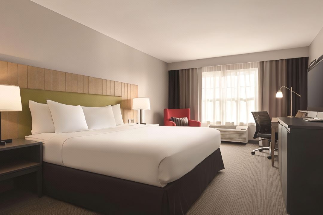 Country Inn & Suites by Radisson, Germantown, WI