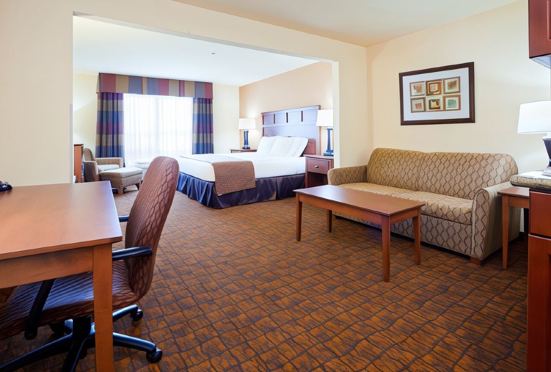 Holiday Inn Express & Suites Mount Airy