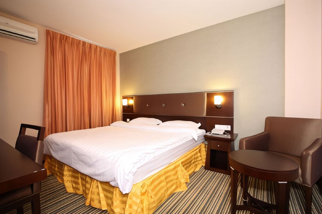 1 City Hotel