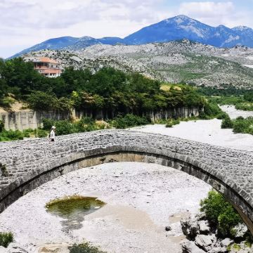 斯库台包车一日游:城堡+湖泊+艺术街+剧院+清真寺 斯库台包车一日游:城堡+湖泊+艺术街+剧院+清真寺