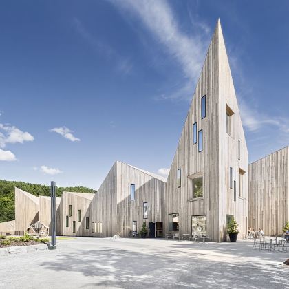 Romsdal历史文化博物馆+佛罗里达斯观景+老鹰之路包车游 Romsdal历史文化博物馆+佛罗里达斯观景+老鹰之路包车游