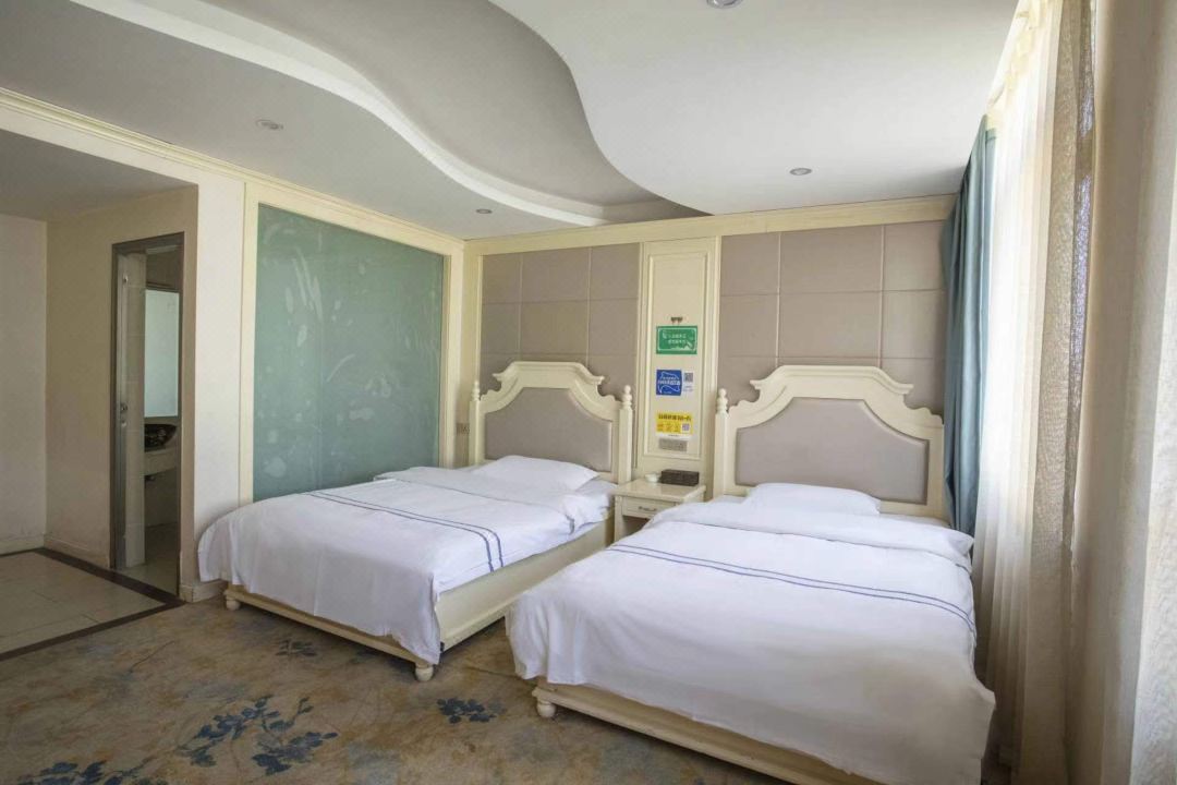 Jiuheng Theme Hotel (Zhaotong Fengxia Road)