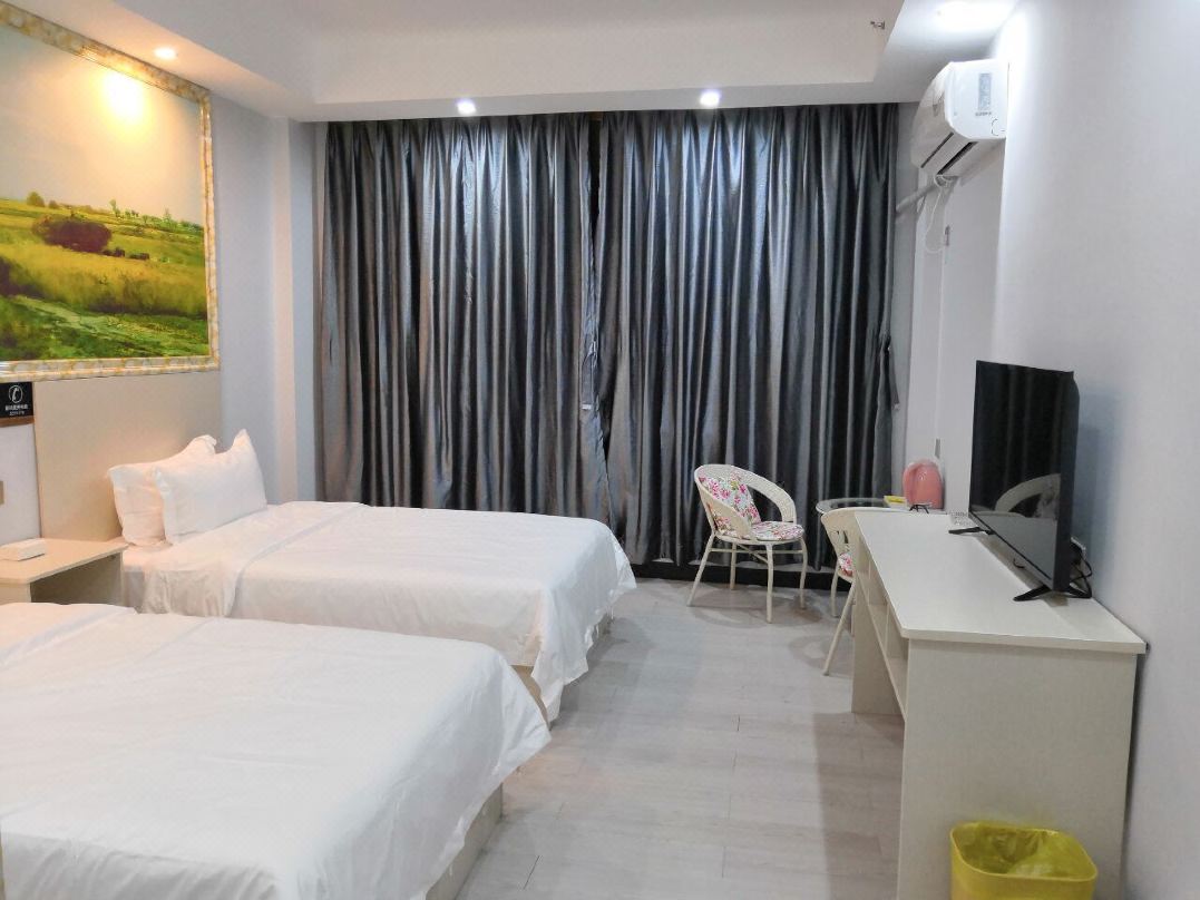 Summer Hotel