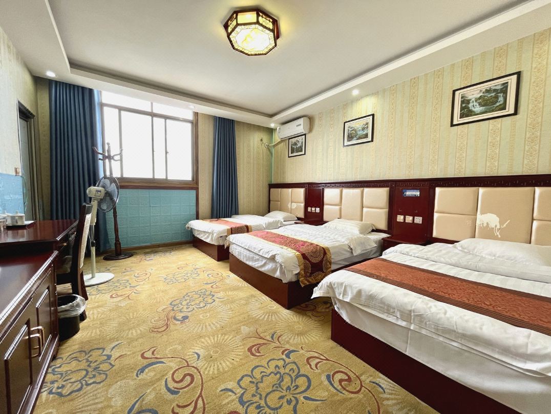 Mengzi Hongri Hotel