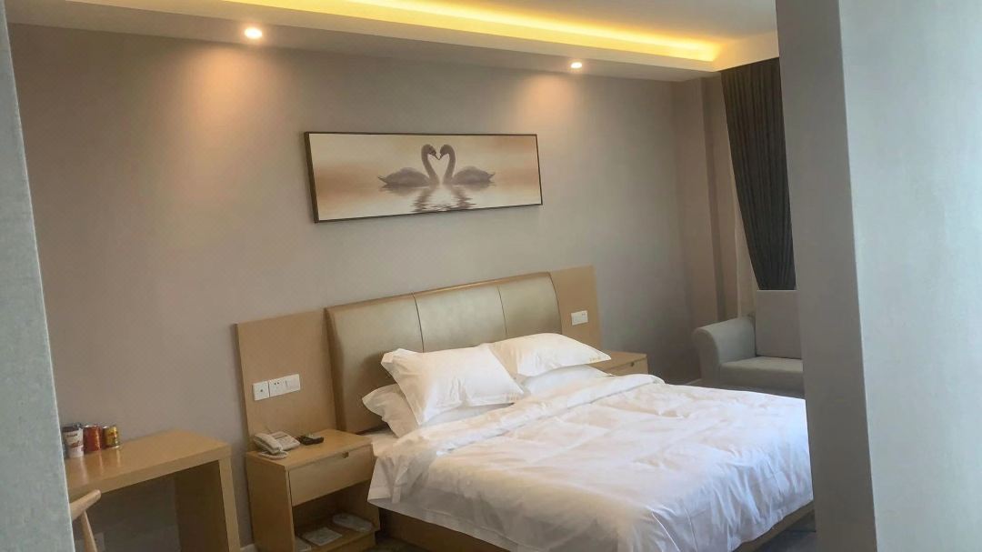Yangzhong Jingdu Hotel