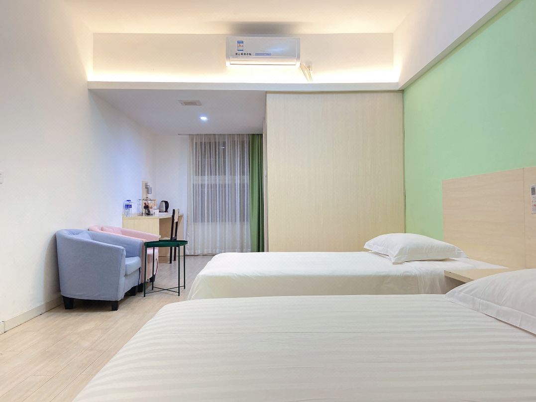 Garnet Crystal Hotel