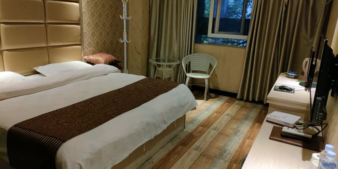六盘水盈明峰商务酒店