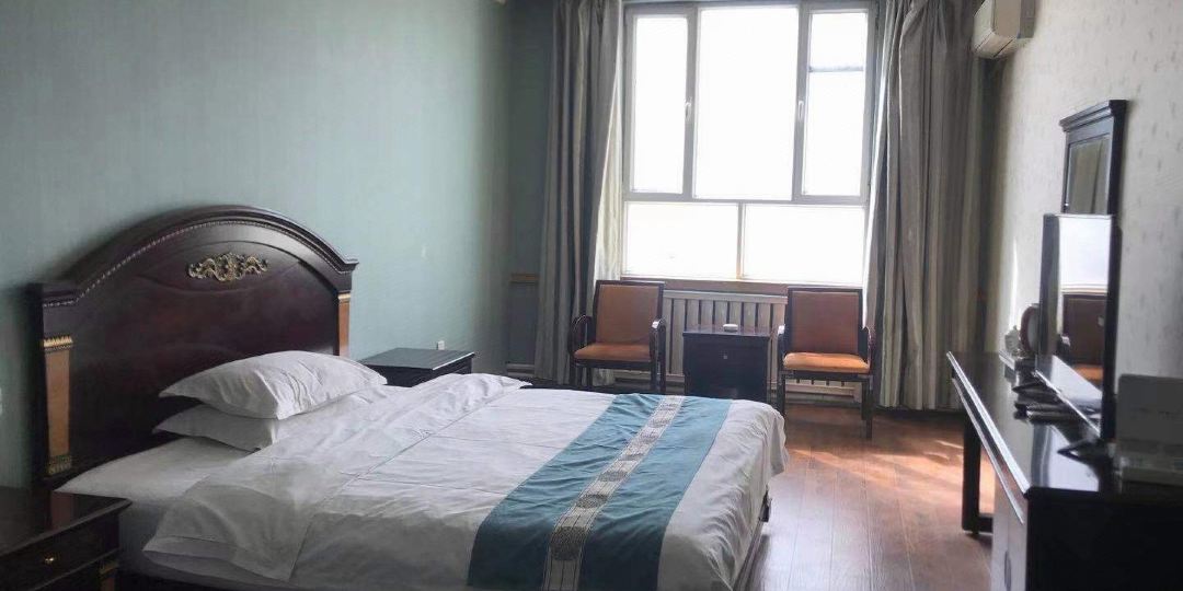 和田何胖子商务大店(原玉府快捷酒店)