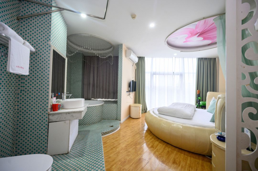 Lezhizhen'ai Theme Hotel