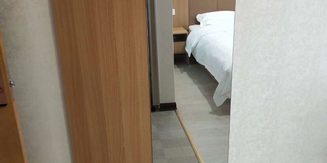 阳光晌午宾馆