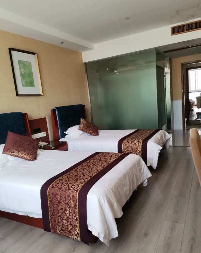 Qihua Business Hotel