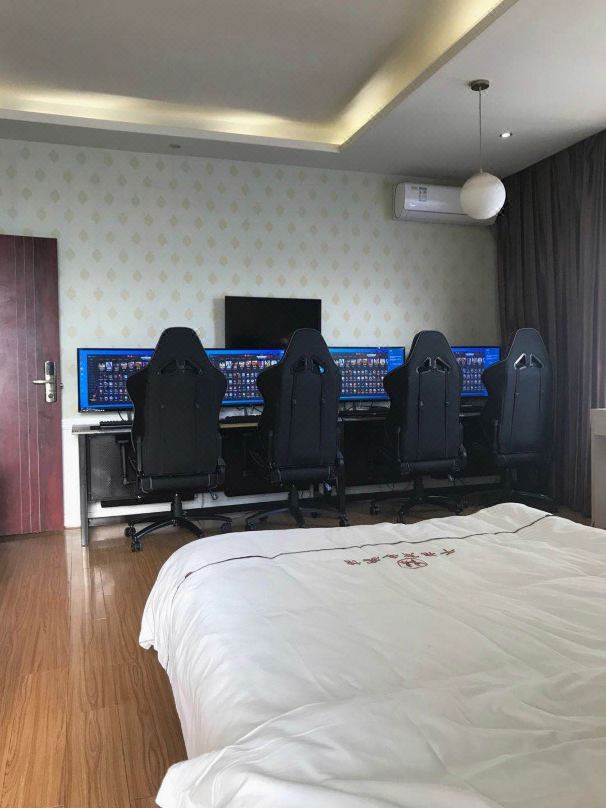 Linquan Qianxi Business Hotel