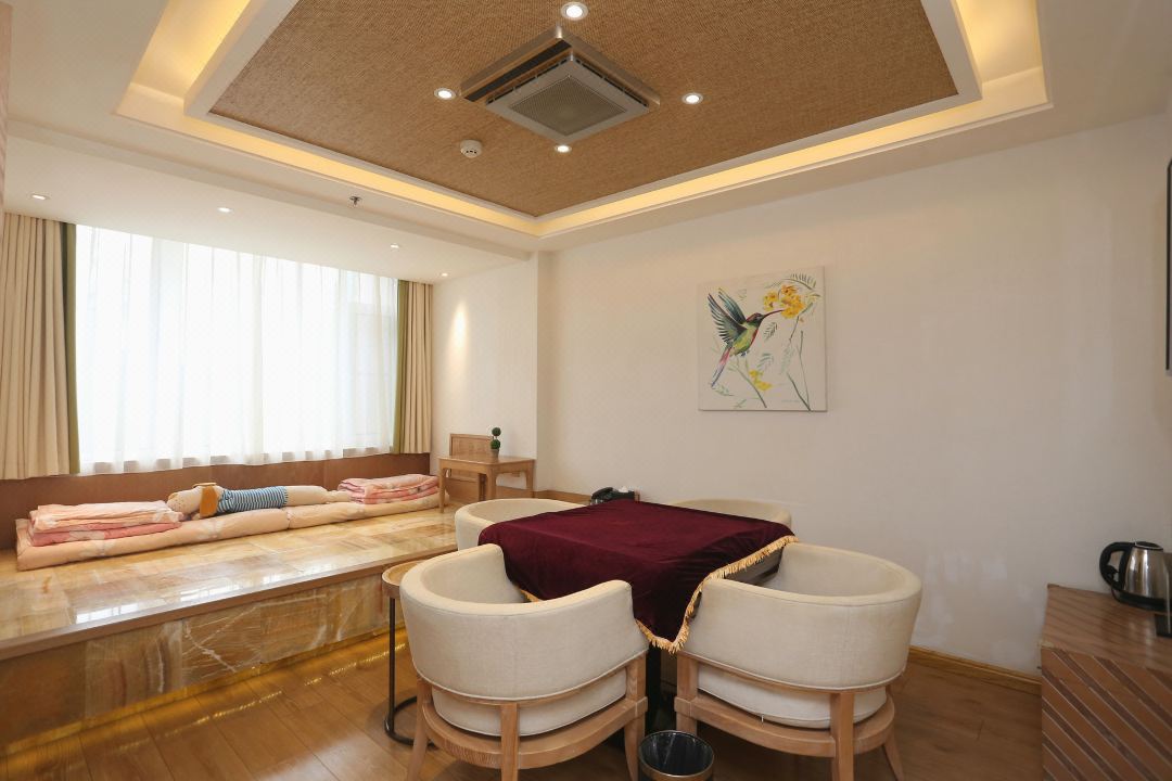 Changchun Lanhai Tangquan Business Hotel