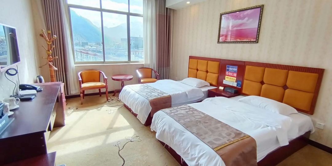 波密华庭酒店