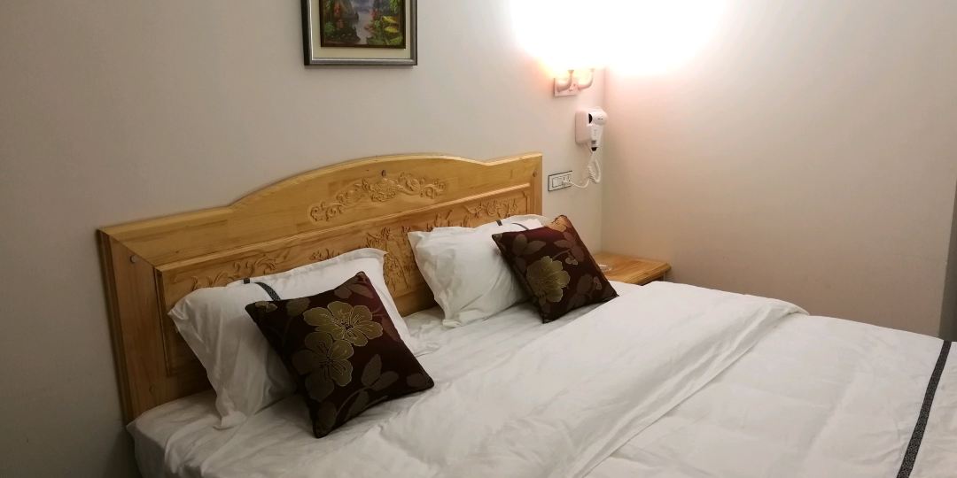 抚仙湖老木头客栈(禄充风景区店)
