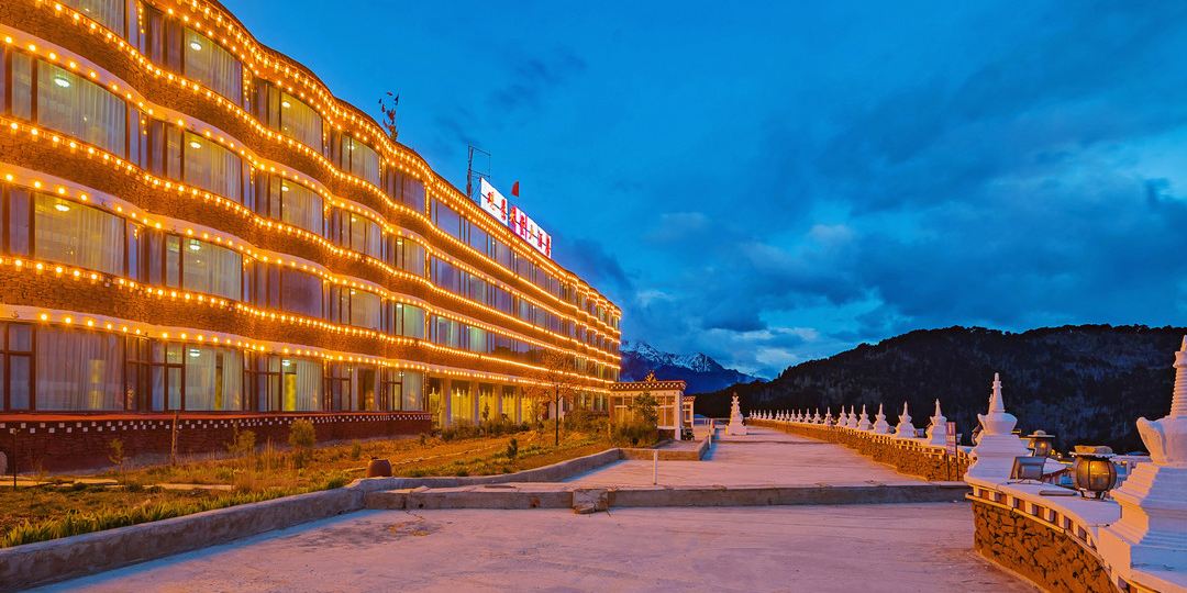 德钦观景天堂大酒店