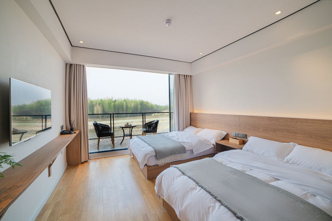 Yueliang Town Hotel