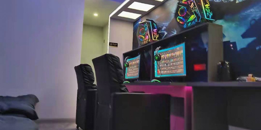 乌兰擦布云谷电竞酒店