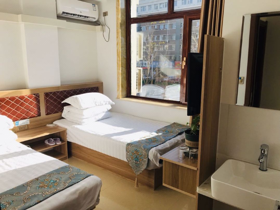 Huinan Yintian Fashion Hotel