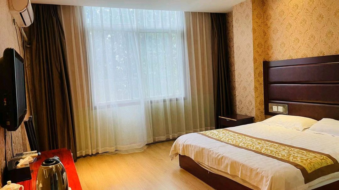 Fengyang Yihua Business Hotel