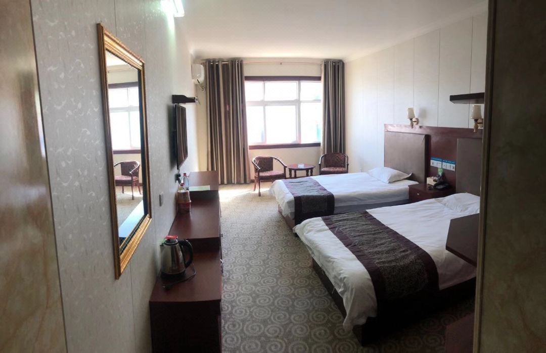 Xinzheng Shuanghe Hotel (Yanhuang Avenue Water Conservancy College)