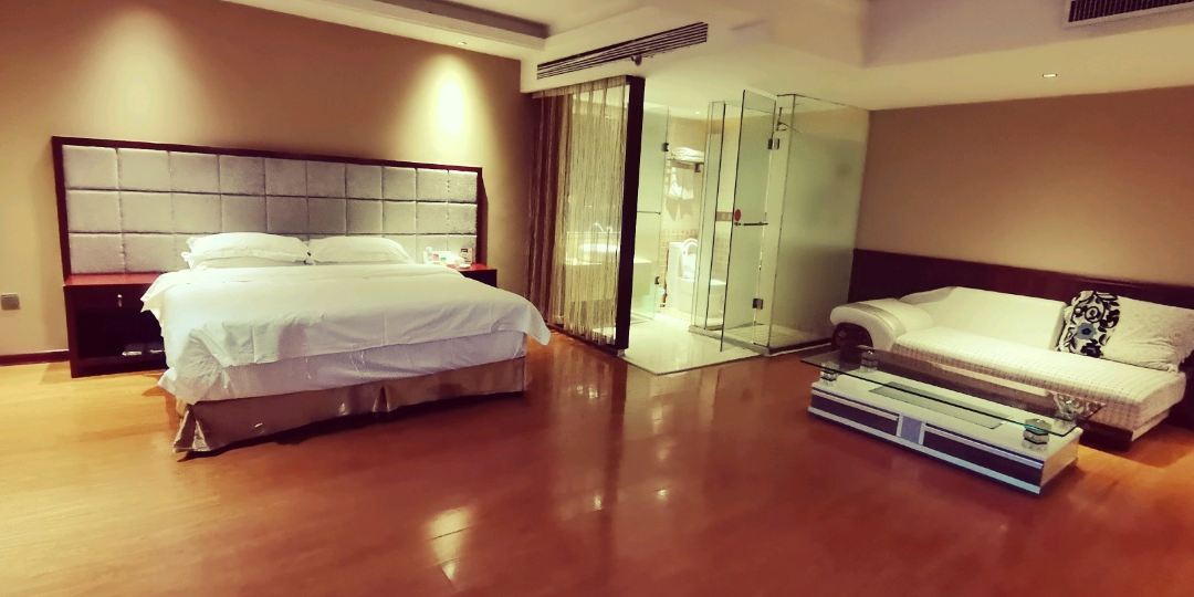 清水湾酒店(淅川解放路店)