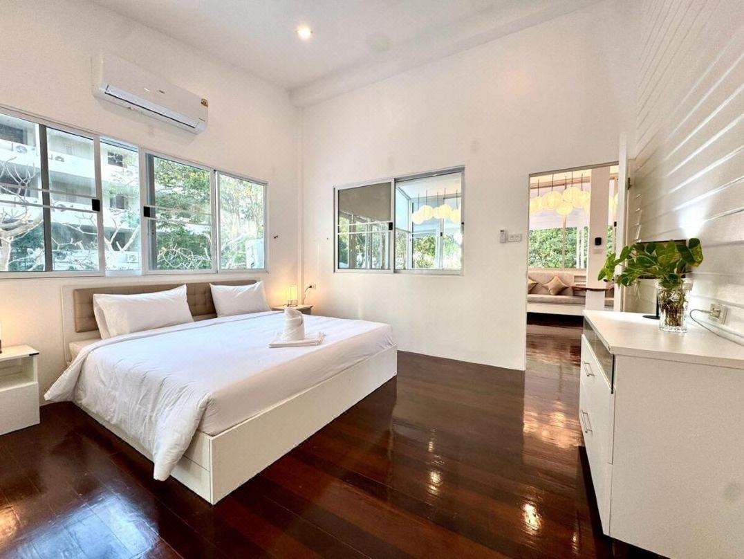 Sunset Beach Villa 30 m. to Beach 4BR
