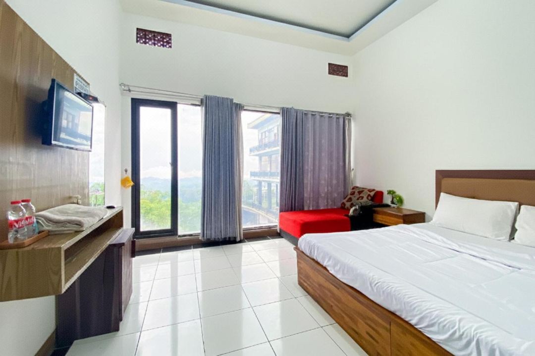 Hotel Tirta Jadi at Karangkobar Banjarnegara Mitra RedDoorz