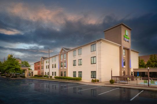 Holiday Inn Express Clayton (SE Raleigh)