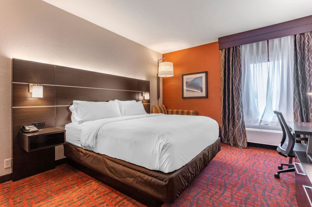 Holiday Inn Express Metropolis