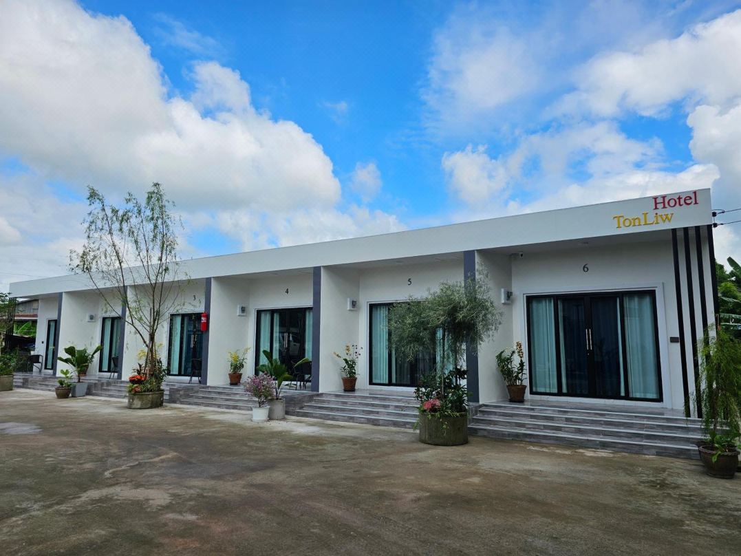 TonLiw Hotel
